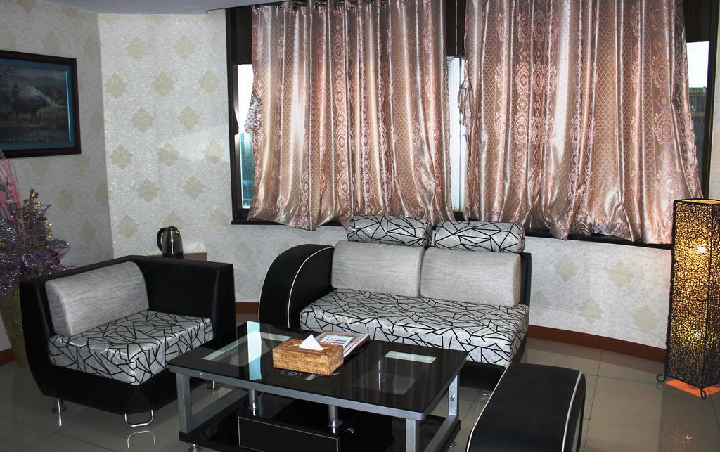 Hotel Kan Kaw Γιανγκόν Εξωτερικό φωτογραφία