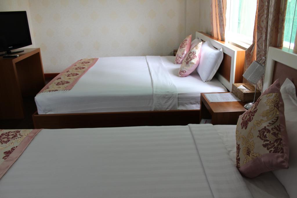Hotel Kan Kaw Γιανγκόν Εξωτερικό φωτογραφία