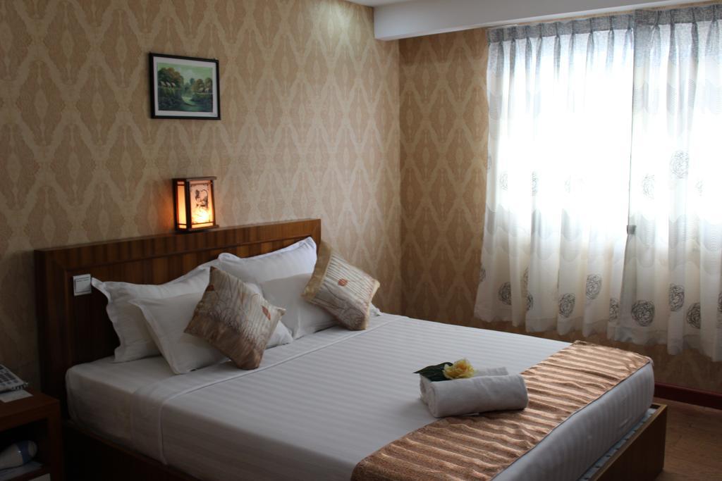Hotel Kan Kaw Γιανγκόν Εξωτερικό φωτογραφία